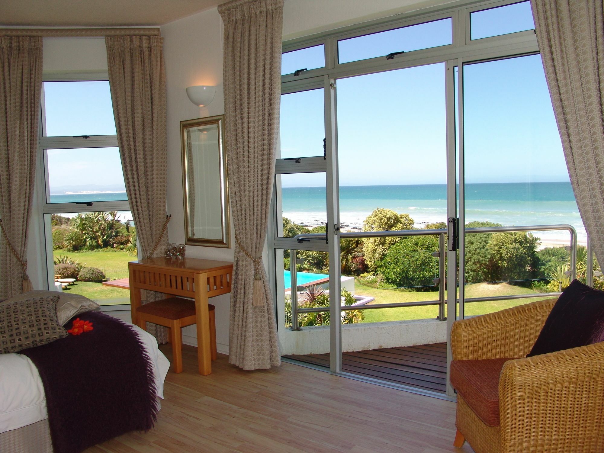 Diaz 15 House On The Bay Hotel Jeffreys Bay Bagian luar foto